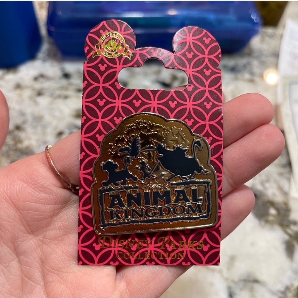 2018 Disneys Animal Kingdom Gold Lion
King pin